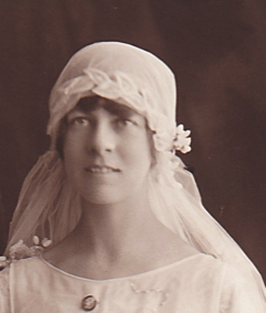 Photo of photos/Alma Beryl McLennan (Champion) 1893-1961 portrait 1922